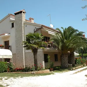https://apartments-bencic-premantura.in-istria.net