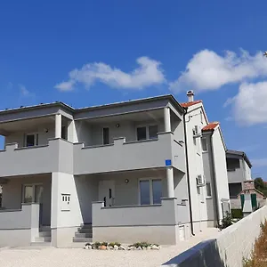https://apartman-jadranka-vir.hotelinzadar.com